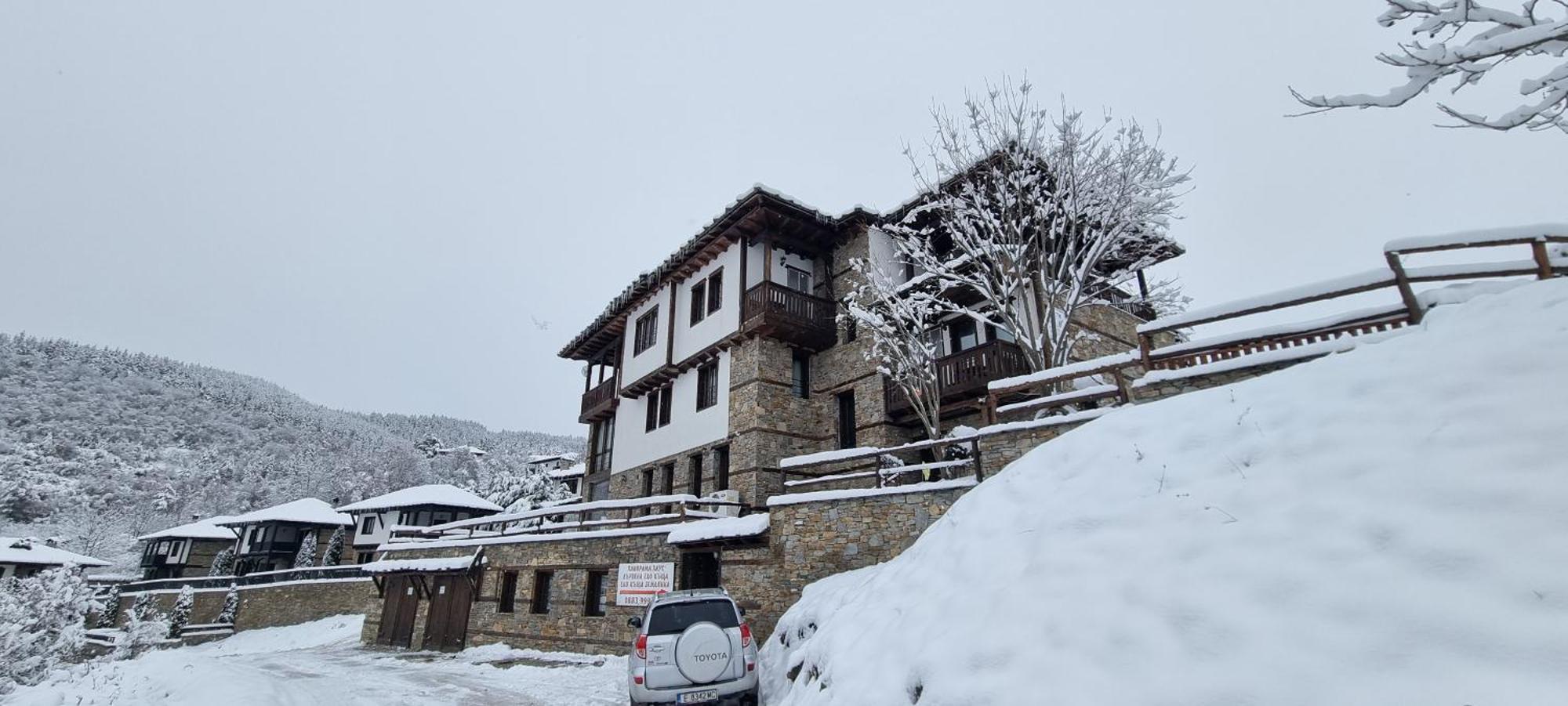 Панорама Хаус Лещен И Еко Къщи Дървена И Землянка Leshten Exterior foto