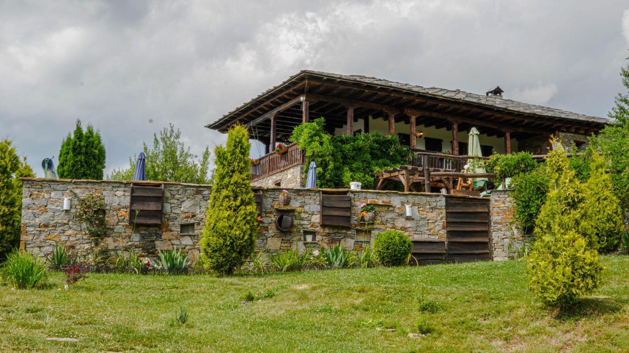 Панорама Хаус Лещен И Еко Къщи Дървена И Землянка Leshten Exterior foto
