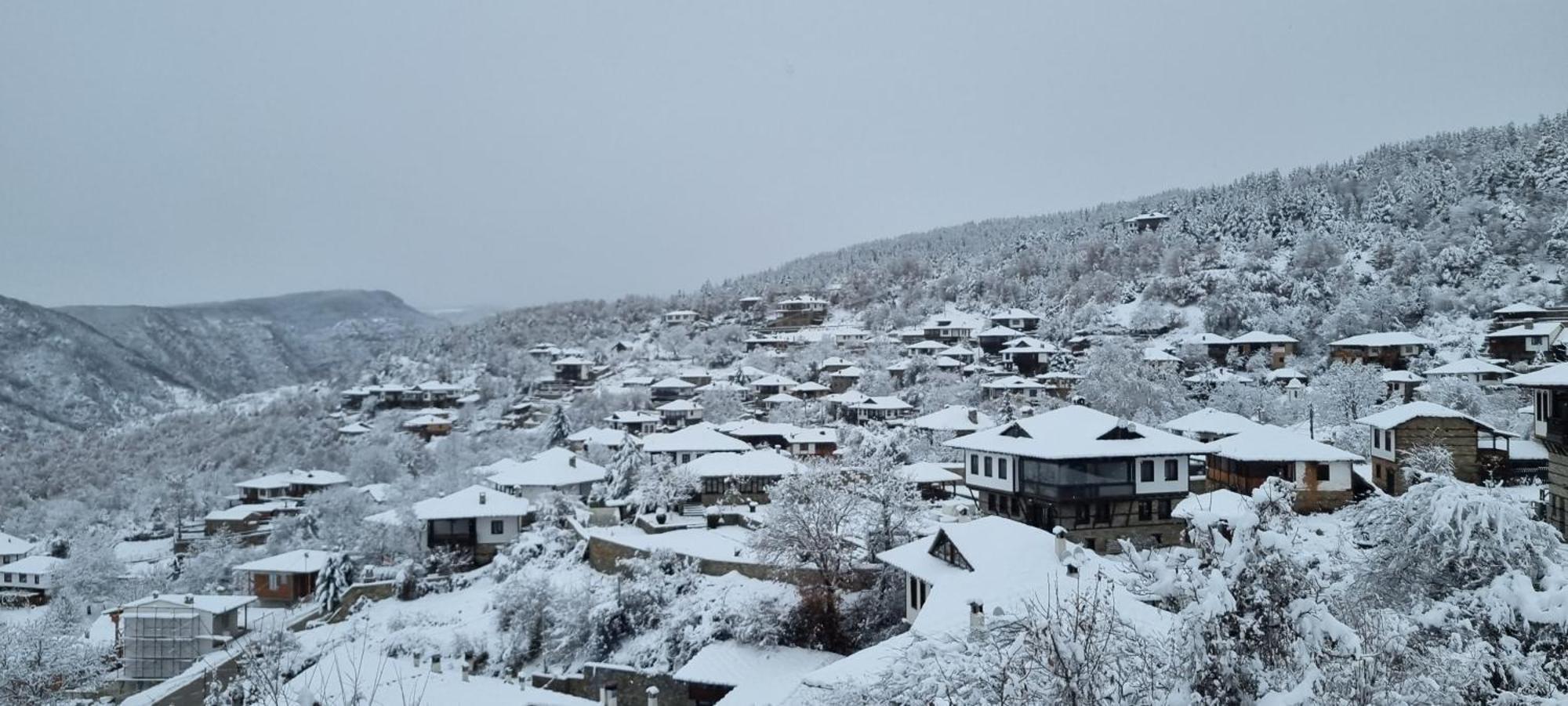 Панорама Хаус Лещен И Еко Къщи Дървена И Землянка Leshten Exterior foto