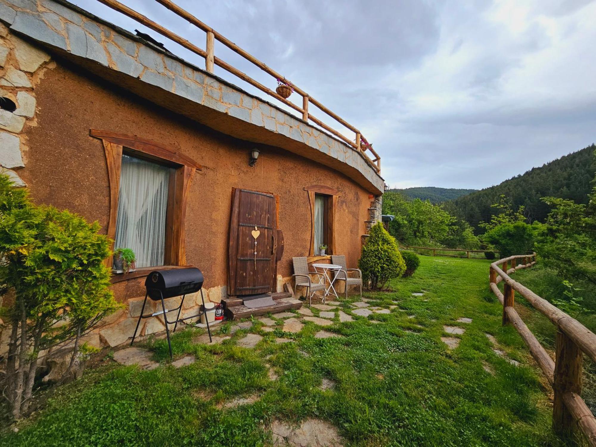 Панорама Хаус Лещен И Еко Къщи Дървена И Землянка Leshten Exterior foto